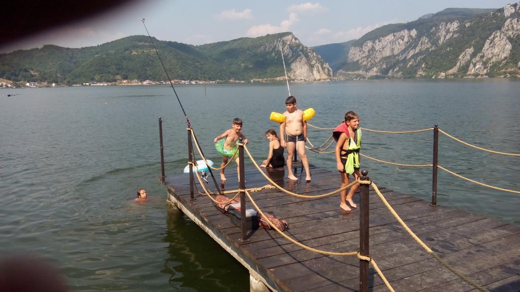 Vila Golful Dunarii Дубова Екстериор снимка